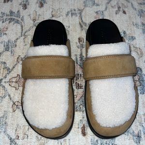Mercedes Castillo shearling clog